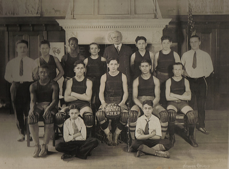 1925/26 Basketball
Photo from Rob Adorna

