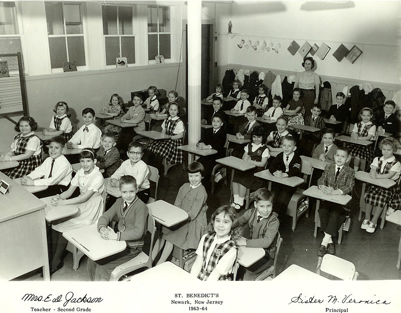 1964 Second Grade
Photo from Dave Petronella (second to last row in front of the girl that's right in front of the teacher, Mrs. Jackson.)
